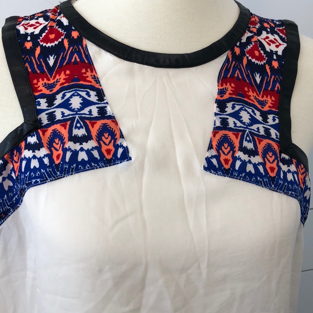 Express sheer tribal top - Picture 2 of 6